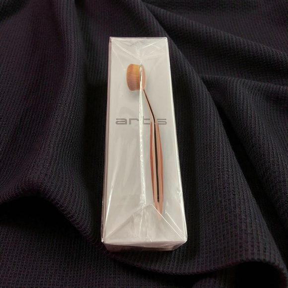 Artis Elite Rose Gold Oval 7 Makeup Brush